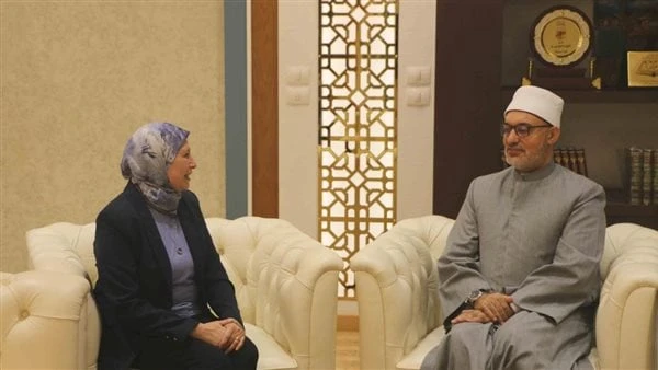 مفتي الجمهورية يلتقي رئيسة القومي للبحوث الجنائية والاجتماعية للتهنئة وبحث تعزيز التعاون استقبل الدكتور نظير عياد -مفتي الجمهورية، رئيس الأمانة العامة لدور وهيئات الإفتاء في العالم