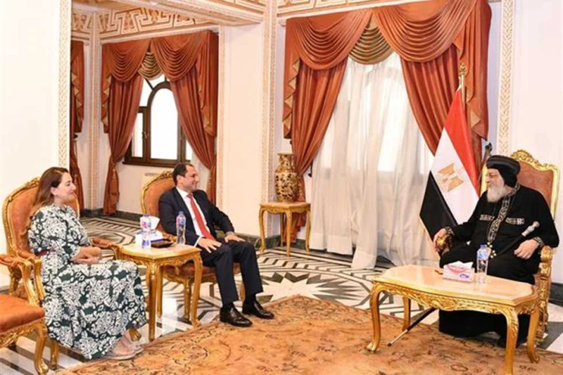 البابا تواضروس يلتقي قنصل لبنان بالإسكندرية استقبل البابا تواضروس الثاني، بابا الإسكندرية وبطريرك الكرازة المرقسية، بالمقر البابوي بالإسكندرية، اليوم