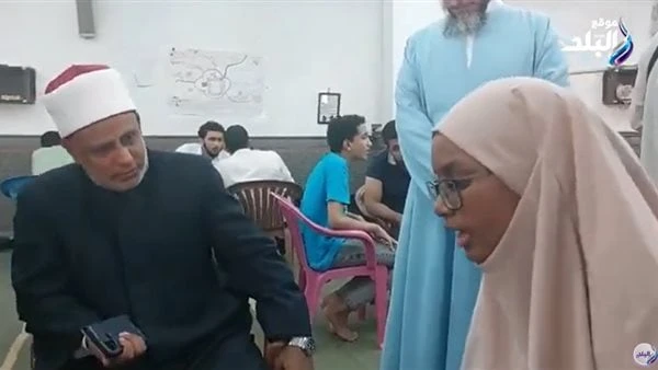 ختمت القرآن في 6 ساعات.. أفريقية تبهر الجميع في يوم السرد القرآنيشاركت الطالبة خديجة من دولة غينيا كوناكري، في فعاليات يوم السرد القرآني الذي نظمته