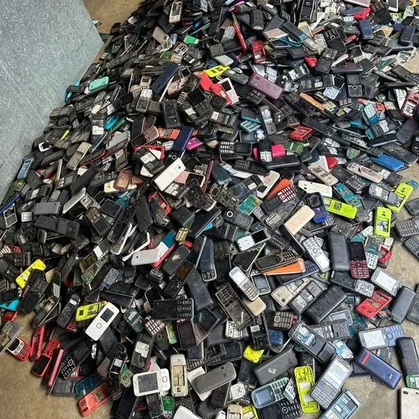 عندك شوية خردة إلكترونية: الراجل ده بيشتري بالأسعار ديعندك شوية خردة إلكترونية: الراجل ده بيشتري بالأسعار دي-----