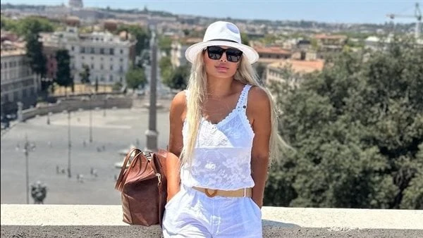 فستان جريء .. مي حلمي تخطف الأنظار بصور لافتةنشرت الإعلامية مي حلمي، صورا جديدة لها عبر خاصية ستوري من خلال حسابها الشخصي على موقع تبادل الصور