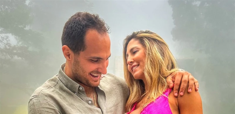 زوجته لديها 3 بنات من زواج سابق.. سيلفيو شيحا يرزق بمولودته الأولى وهذا اسمها (صورة) تعرف على التالي زوجته لديها 3 بنات من زواج سابق.. سيلفيو شيحا يرزق بمولودته الأولى وهذا اسمها (