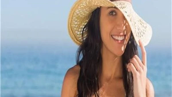 أطراف شعرك متضررة من مياه البحر.. إليك 10 نصائح مهمة للعنايةتتعرض أطراف الشعر لأضرار كبيرة عند التعرض لمياه البحر بسبب محتواها العالي من الأملاح