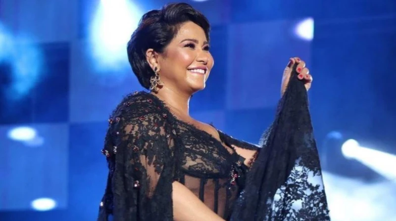 شيرين تنهي تعاقدها مع روتانا.. وتستعد لمفاجأة أعلنت الفنانة شيرين عبد الوهاب، عن انتهاء تعاقدها مع شركة روتانا للصوتيات والمرئيات، خاصة بعد الأزمة