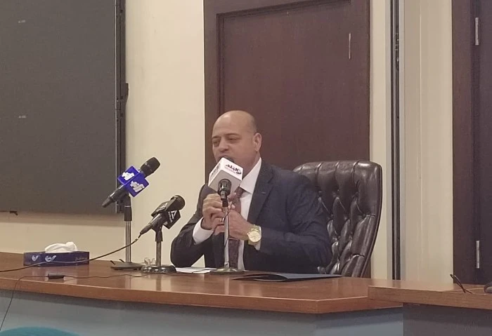 وزير العمل للصحفيين: نستهدف استعادة الثقة بين الوزارة والمواطن قال محمد جبران وزير العمل، إنه كان يستهدف من توليه الوزارة، عودة الثقة للشعب المصري