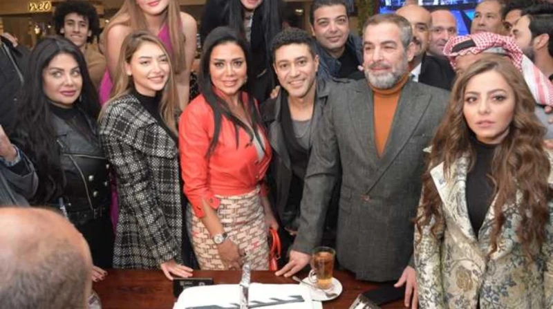 أحمد عبد العزيز يكشف موعد عرض جريمة في منتصف الليل كشف الفنان أحمد عبد العزيز أن مسلسل جريمة في منتصف الليل من المقرر عرضه قريبا عبر المنصات