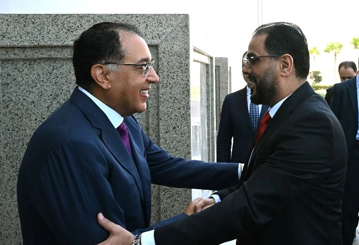 رئيس الوزراء يستقبل نظيره الليبي في العلمين الجديدة استقبل الدكتور مصطفى مدبولي، رئيس مجلس الوزراء، اليوم، الدكتور أسامة حماد، رئيس الحكومة الليبية،