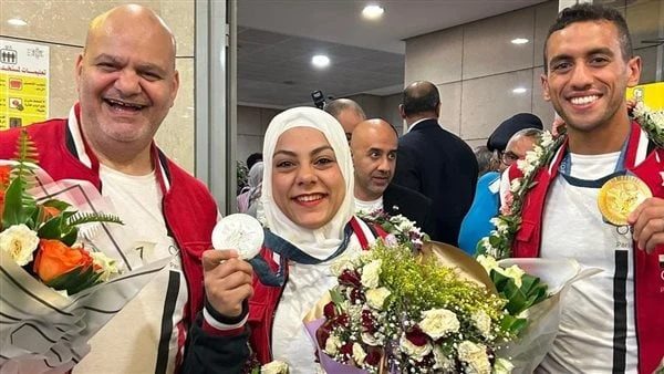 لحظة وصول البعثة الرسمية المشاركة في أولمبياد باريس إلى مطار القاهرة شاهد وصلت مطار القاهرة الدولي، قبل قليل، أفراد البعثة المصرية الرسمية المشاركة