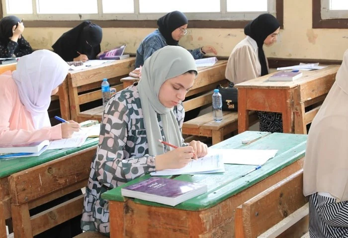 مدير شاومينج مهدد بالسجن 7 سنوات وغرامات تصل إلى 200 ألف جنيه يؤدي 96984 طالبا وطالبة امتحانات الدور الثاني بشهادة الثانوية العامة 2024 وفقا للنظام القديم، حيث يخوض الطلاب، اليوم ا