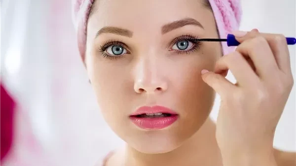 سنة أولى ميكب.. أساسيات تظهر جمالك بأبسط أدوات المكياجنكشف عن بعض الخطوات البسيطة ستساعدك على إبراز جمالك الطبيعي بأدنى قدر من المكياج في السنة الأولى بالجامعة.الخطوات الأساسية للم