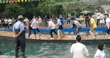 حاسب تقع.. اتساع شعبية لعبة الجسر المتأرجح فى الصين المرأة والمنوعات المرأة والمنوعات، حاسب تقع اتساع شعبية لعبة الجسر المتأرجح فى الصين،هل حاولت