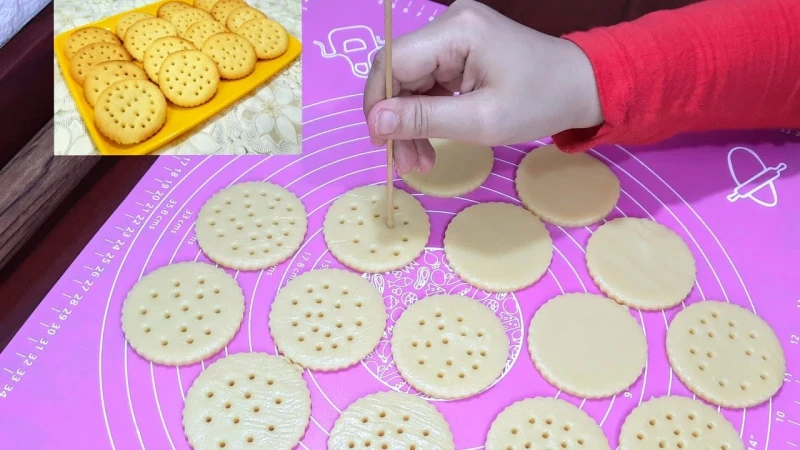 بدون سمنة حضري بسكويت الشاي الاقتصادي أحلى من الجاهزبسكويت الشاي من أنواع المخبوزات الناعمة المحببة لدى الجميع وخاصة الأطفال يقبلون على تناوله بكثرة مع كوب من الحليب أو الشاي على و