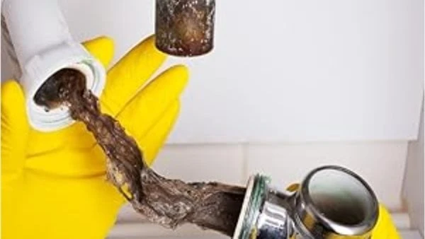 7 أشياء تجنبي سكبها في حوض المطبخ.. الزيت والشحم أبرزهاتقع اغلب السيدات فى أخطاء تؤدي إلى انسداد الحوض، ويوجد ٧ أشياء يفضل عدم سكبها في حوض المطبخ،