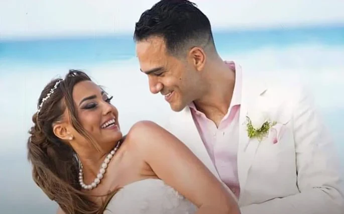 من هو خالد محمود حميدة ويكيبيديا السيرة الذاتيةخالد محمود حميدة هو زوج الفنانة بشرى، وقد جاء كمفاجأة للجمهور، خاصة بعد أن أعلنت بشرى عن استعدادها