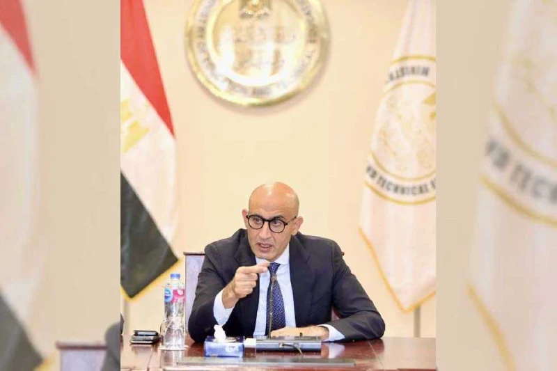 هل زاد العام الدراسي شهرين إضافيين؟ وزير التعليم يجيب أفاق عربية رد محمد عبداللطيف، وزير التربية والتعليم، خلال المؤتمر الصحفي بين الوزارة ومجلس