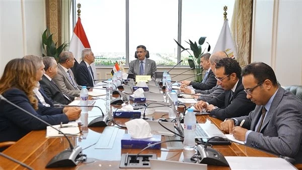 وزير التموين يواصل لقاءاته مع القطاع الخاصاجتمع اليوم الدكتور شريف فاروق مع مجلس إدارة شركة فيروم مصر، في إطار سياسة وزارة التموين والتجارة الداخلية