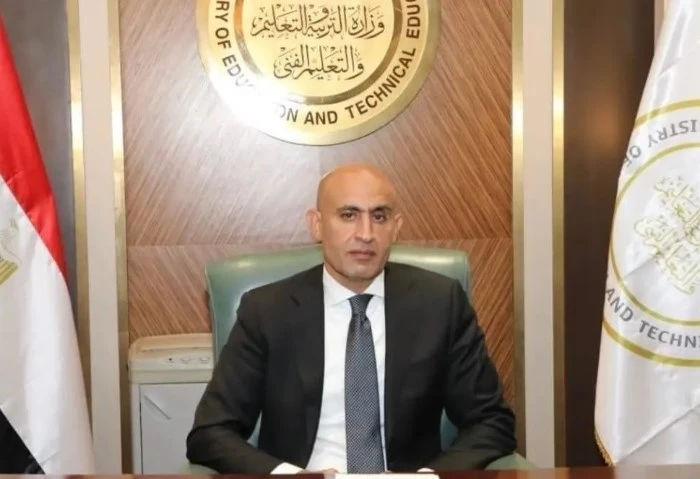 وزير التعليم: تدريس الذكاء الاصطناعي كفرع ضمن مادة البرمجة العام المقبل أعلن محمد عبد اللطيف وزير التربية والتعليم، عن تدريس الذكاء الاصطناعي كفرع