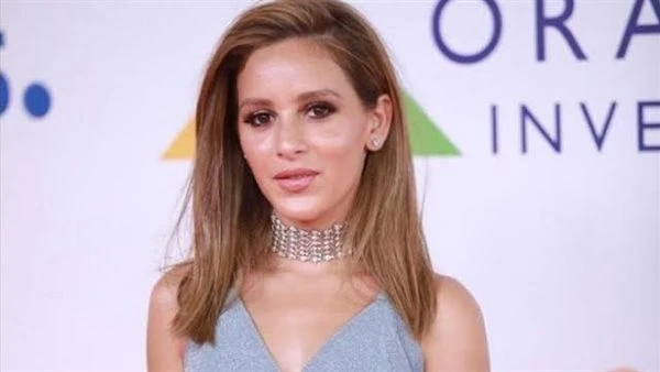 نجوم الفن: جميلة عوض تتصدر التريند بعد نشر صور عائلية تجمعها بشقيقاتها.. ما القصة؟ نجوم الفن، جميلة عوض تتصدر التريند بعد نشر صور عائلية تجمعها