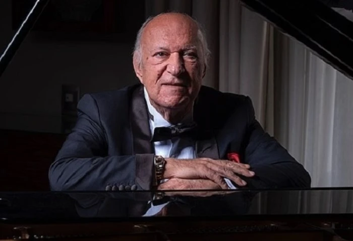 كيف تحضر حفل الموسيقار عمر خيرت ب60 جنيها فقط؟ تحظى حفلات الموسيقار عمر خيرت، بإقبال واهتمام كبير، لأنه يتمتع بموسيقى فريدة وإبداع في المقطوعات التي يقدمها لجمهورهويحيي عمر خيرت، ح