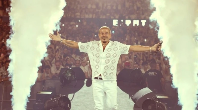 التذكرة ب160 ألف جنيه.. حفل عمرو دياب الليلة في العلمين يحيي المطرب عمرو دياب، مساء اليوم الجمعة، حفلا غنائيا كبيرا، ضمن فعاليات مهرجان العلمين الفني.ويقدم الهضبة خلال الحفل مجموعة