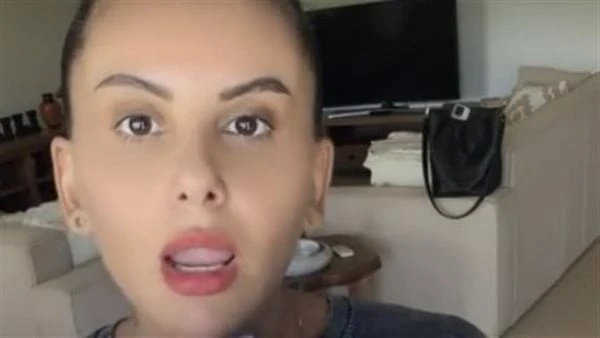 بالدموع.. دانا حمدان تنهار من البكاء بعد وفاة كلبهاشاركت الفنانة دانا حمدان، فيديو عبر حسابها الشخصي على موقع التواصل الاجتماعي إنستجرام، وظهرت فيه متأثرة بعد أن علمت بوفاة كلبها.و