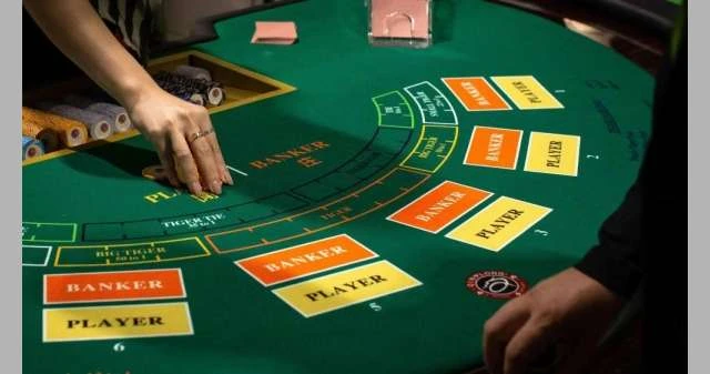 العراق.. سرق 150 ألف دولار من والده لأجل ليلة واحدة لايف ستايل شاهد المقال التالي من صحافة البحرين عن العراق سرق 150 ألف دولار من والده لأجل ليلة