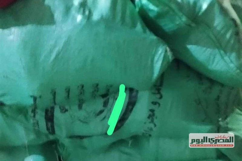 سلامة الغذاء بالغربية.. ضبط 2 طن و 8500 عبوة مواد غذائية فاسدة ومغشوشة (تفاصيل) تمكنت حملة مكبرة من سلامة الغذاء بالغربية اليوم الأحد، من ضبط 2 طن و