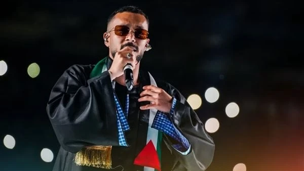 ويجز يوجه تحية ل كابتن الزعتري بحفل ختام مهرجان العلمينيحيي مغني الراب ويجز، حاليا ، حفل ختام فعاليات مهرجان العلمين ، والذي يشهد حضورا جماهيريا ضخما