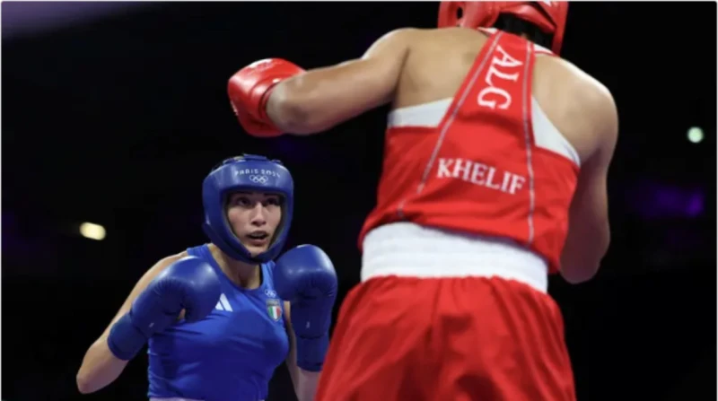 الملاكمة الإيطالية ل إيمان خليف: آسفة.. بحضنك قدمت الملاكمة الإيطالية أنجيلا كاريني اعتذارا رسميا لمنافستها الجزائرية إيمان خليف، بعد أن أثارت