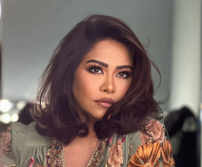 الخلاف يشتعل مجددا بين روتانا و شيرين والأخيرة ترفض الصلح وتفضل سجن النساء ما زالت أزمة الفنانة المصرية، شيرين عبد الوهاب، مع شركة روتانا تتفاعل في ظل التصريحات المتبادلة بين الطرف