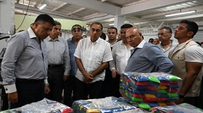 رئيس الوزراء يتفقد مصنع الشركة المصرية الأفريقية لصناعة الأسفنج والبلاستيك بالإسكندريةعقب تفقده لعدد من المصانع بالمنطقة الاستثمارية الحرة بمحافظة الإسكندرية، خلال جولته الموسعة ال