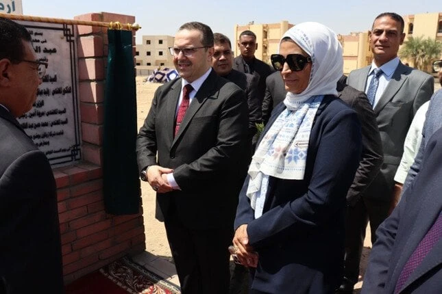 وضع حجر الأساس لإنشاء قاعة مؤتمرات وأرض معارض ومول تجاري في الشيخ زايد وضع حجر الأساس لقاعة مؤتمرات ومول تجاريقام الدكتور وليد عباس نائب رئيس هيئة