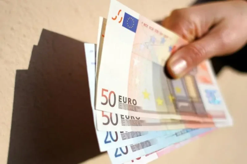 الاوربي بكام للمصريين في الخارج.. سعر اليورو اليوم في السوق السوداء والبنوك مقابل الجنيه المصري الخميس 15 اغسطس 2024 في ظل التقلبات الاقتصادية التي تشهدها الأسواق، يهتم الكثيرون بم