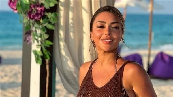 بملابس صيفية جذابة.. أحدث ظهور لسارة سلامة.. شاهدشاركت الفنانة سارة سلامة جمهورها صورة عبر موقع تبادل الصور والفيديوهات انستجرام.وظهرت سارة بملابس صيفية جريئة وجذابة باللون البني، 