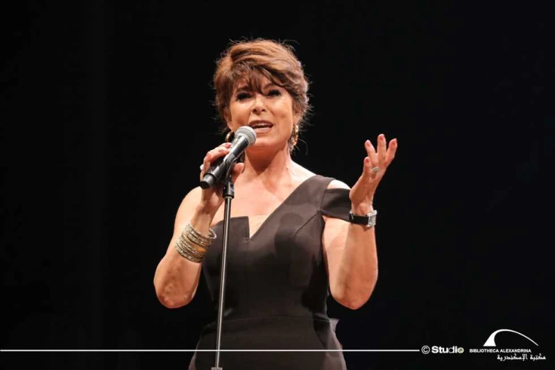 مهرجان الصيف الدولي 21.. أنوشكا تتألق على خشبة المسرح الكبير بمكتبة الإسكندرية (صور) قدمت الفنانة أنوشكا حفلا غنائيا، مساء اليوم، بقيادة أوركسترالية