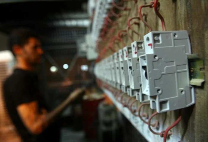 حذف 1.5 مليون شخص من منظومة الدعم بسبب سرقة الكهرباء (تفاصيل) سرقة الكهرباء، في تطور سريع لتوجهات وزارة الكهرباء بالقضاء علي ظاهرة سرقة التيار