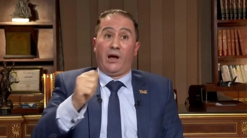 محامي شيرين عن أزمتها مع روتانا: إحسانها مع الناس بيرد بغدر أكد ياسر قنطوش، محامي الفنانة شيرين عبد الوهاب، أن موكلته تتعرض لابتزاز من قبل شركة