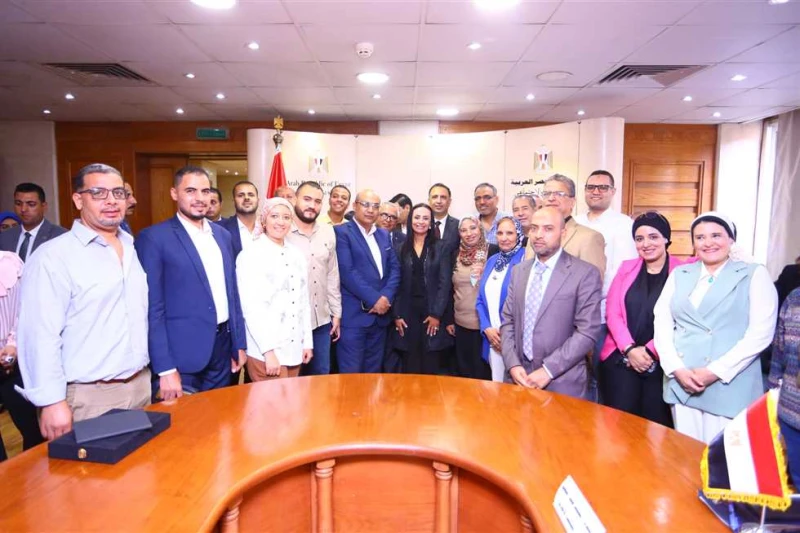 وزيرة التضامن: الصحفيون سفراء عملية التنمية.. والإعلام أهم وسائل تشكيل وعي المواطن عقدت الدكتورة مايا مرسي وزيرة التضامن الاجتماعي لقاء مع الصحفيين