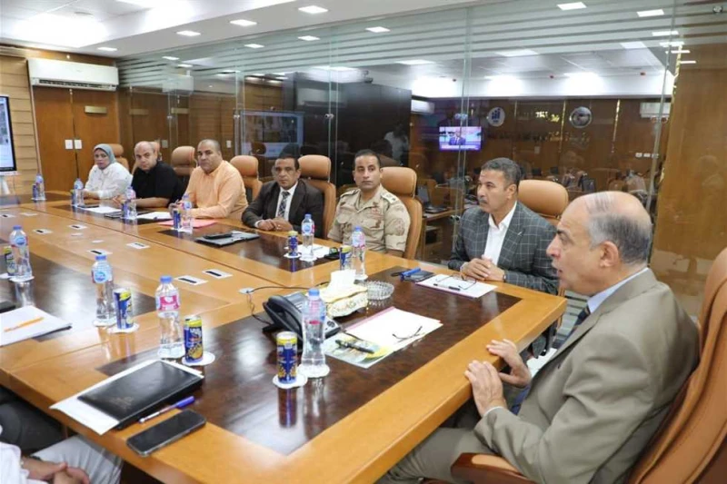 محافظ المنيا يناقش خطة العام الدراسي الجديد أكد اللواء عماد كدواني، محافظ المنيا، استمرار جولاته الميدانية والتفتيشية على كافة المشروعات الخدمية
