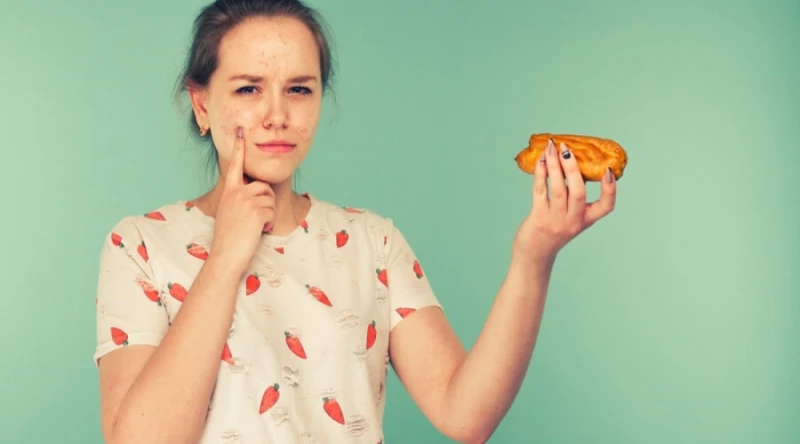 10 أطعمة تحمى بشرتك من ظهور حب الشباب عالم المرأة شاهد المقال التالي من صحافة السعودية عن 10 أطعمة تحمى بشرتك من ظهور حب الشباب، أشارت العديد من الدراسات والأبحاث العلمية إلى الراب