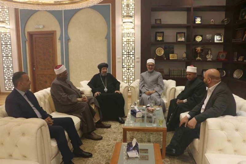 المفتي ل الأنبا إرميا: وحدتنا الوطنية هي الدرع الحصينة التي تحمي مصر من كل مكروه أكد الدكتور نظير عياد، مفتي الجمهورية، رئيس الأمانة العامة لدور وهيئات الإفتاء في العالم، أن وحدة ا