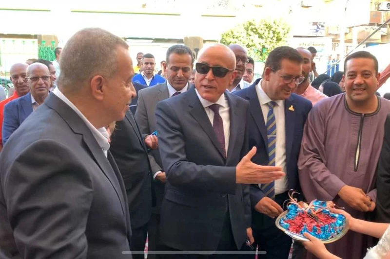 بتخفيضات 30.. افتتاح معرض أهلا مدارس بالأقصر افتتح المهندس عبدالمطلب عمارة، محافظ الأقصر، اليوم الخميس، معرض أهلا مدارس الذي ينظمه حزب مستقبل وطن