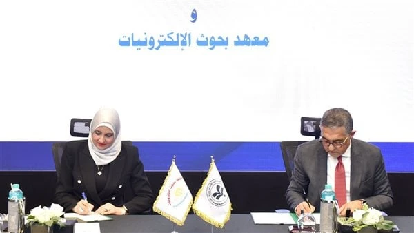 مذكرة تفاهم بين الوحدة الدائمة لريادة الأعمال ومعهد بحوث الإلكترونيات لدعم الشركات الناشئةوقع حسام هيبة، رئيس الوحدة الدائمة لريادة الأعمال والشركات