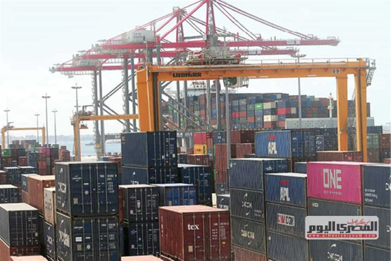 النقل تكشف عن آخر تطورات مشروعات ميناء الإسكندرية نظمت وزارة النقل جولة تفقدية فى ميناء الإسكندرية شملت زيارة محطة تحيا مصر متعددة الأغراض، واستقبال