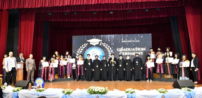 بالصور قداسة البابا تواضروس الثاني يشهد احتفالية تخرج الدفعة الأولى من دبلومة العلوم الكتابية بالإسكندريةقداسة البابا تواضروس الثاني شهد احتفالية