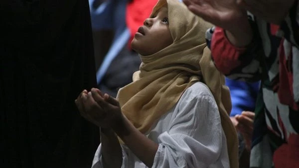 كيفية صلاة التسابيح خطوة بخطوة.. تعرف عليهاورد إلى دار الإفتاء المصرية، سؤال يقول (ما حكم صلاة التسابيح وكيفيتها؟ ومدى صحة الحديث الوارد فيها؛ حيث