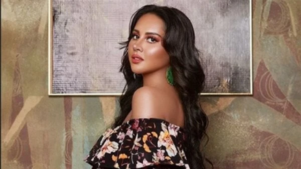 الفرق كبير.. عارضة أزياء ترتدي فستان ياسمين رئيس تثير الجدل بالسوشيال ميدياشاركت الفنانة ياسمين رئيس جمهورها بأحدث إطلالاتها.ظهرت ياسمين رئيس بتايور