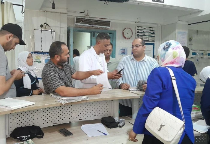 فريق حوكمة الصحة يتفقد مستشفى إدكو ويحيل المتغيبين للشئون القانونية واصلت وزارة الصحة والسكان، تنفيذ المرحلة الثانية من حملة المرور الميداني على