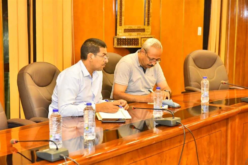 محافظ أسيوط يلتقي رؤساء الوحدات المحلية لمتابعة ملفي التصالح وتقنين أراض الدولة شدد اللواء دكتور هشام أبوالنصر محافظ أسيوط، على المتابعة المستمرة