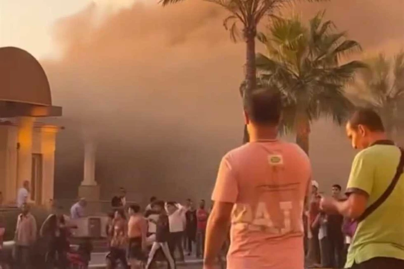 الدفع ب 7 سيارات إطفاء للسيطرة على حريق مطعم بكورنيش الإسكندرية (صور) دفعت مديرية أمن الأسكندرية ب 7 سيارات إطفاء إلى محيط حريق أحد المطاعم في منطقة